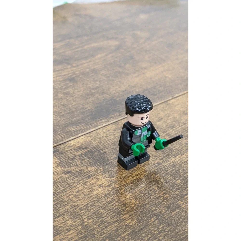 LEGO Minifigure Black Green Scarf Wand Collectible Toy Figure - Picture 2 of 5